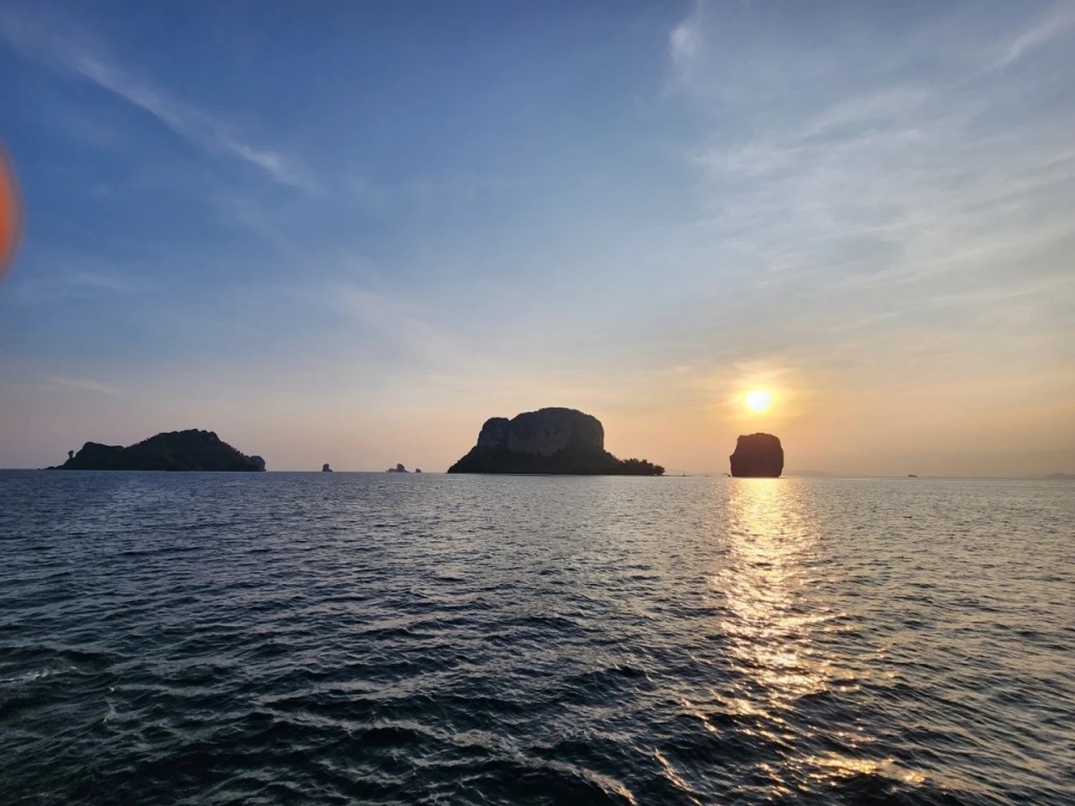 7 Islands + Sunset Tour with BBQ Dinner by Longtail Boat